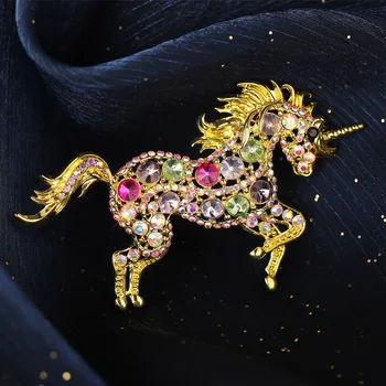 Kadın Moda Gökkuşağı Kristal Sevimli Unicorn Broş Kadınlar İçin Lüks Sarı Altın Gümüş Renk Alaşım Hayvan Broş Emniyet Pimleri